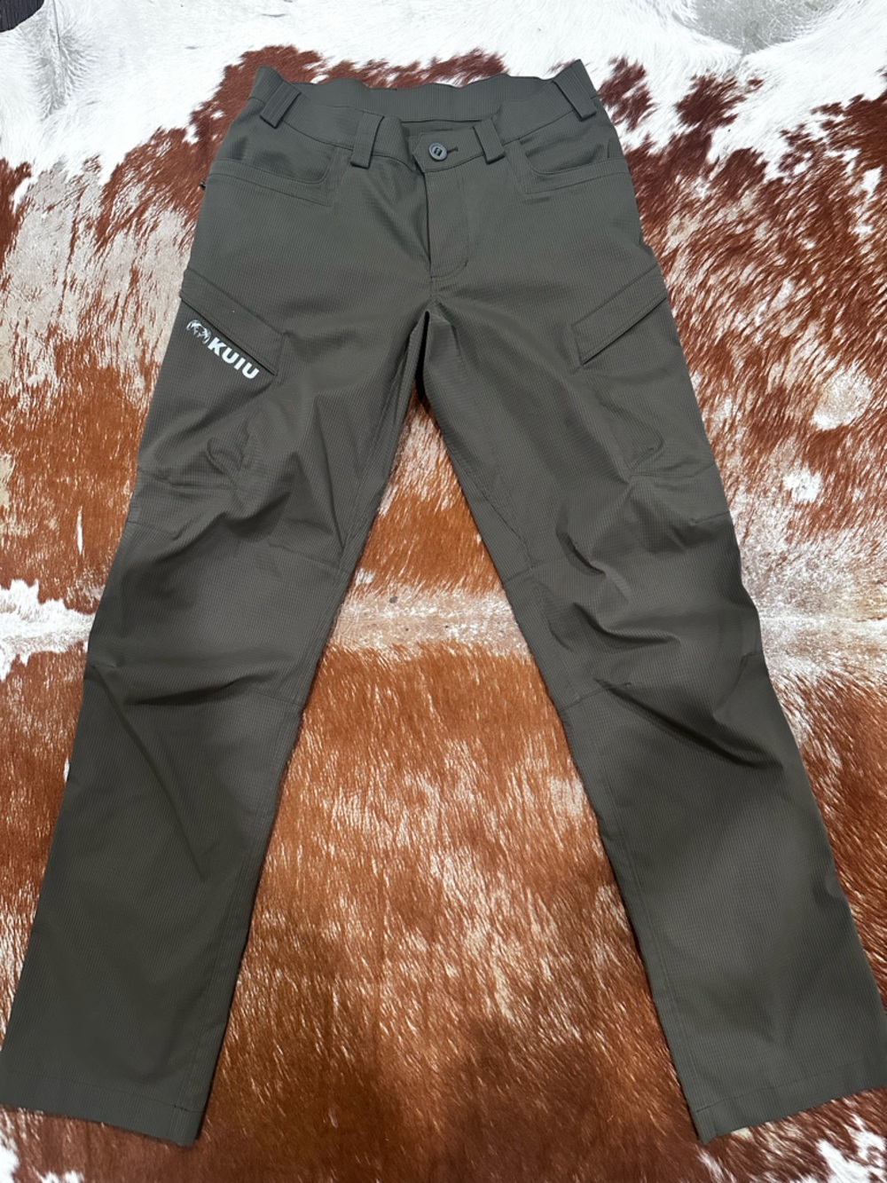 KUIU Men's Cargo Pants in Dark Olive Green